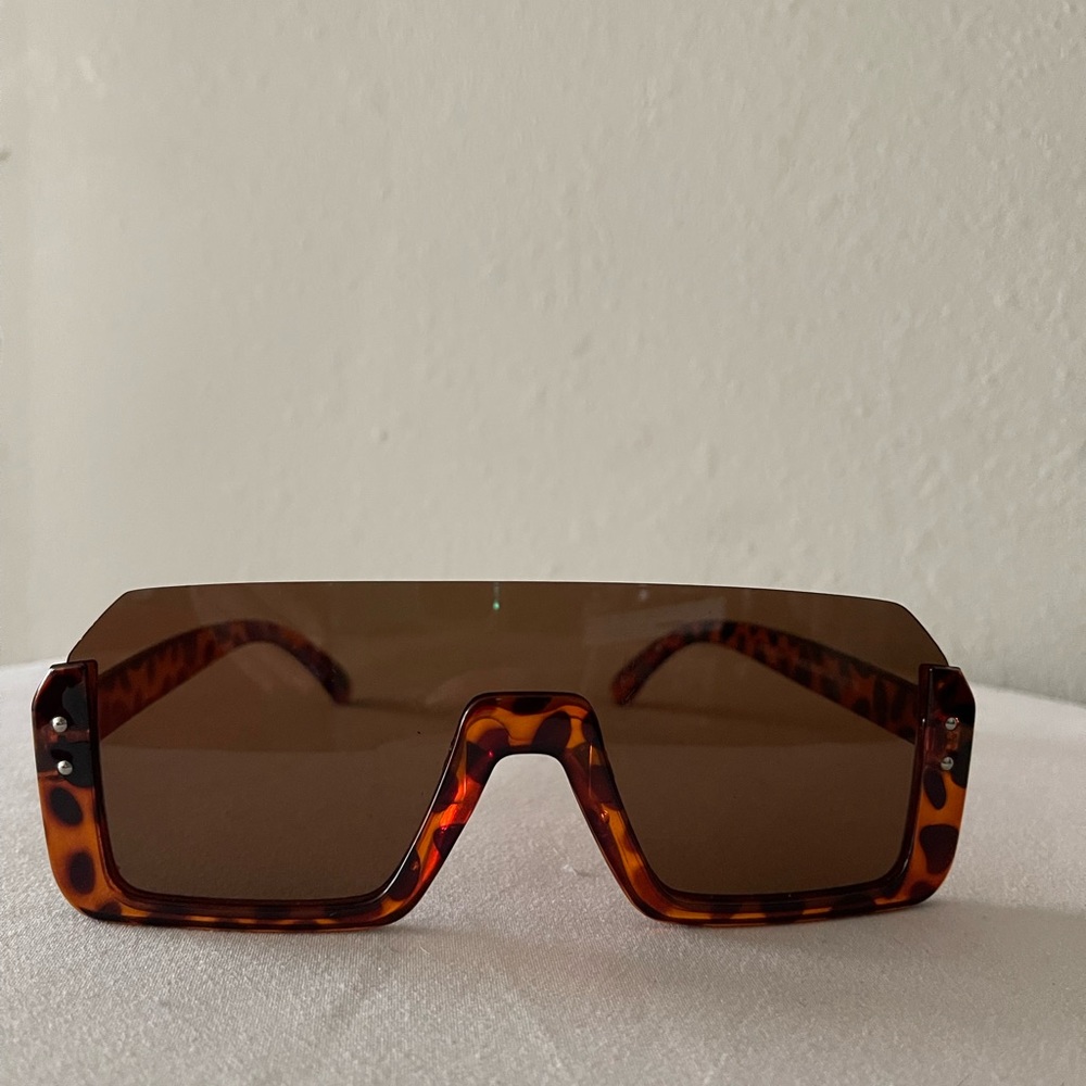 FashionNova sunglasses with flat top & under eye detail